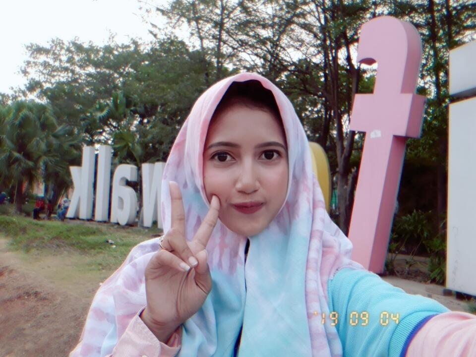 Si Cantik Mendekati Pria Di Ciffes Apa Yang Terjadi
