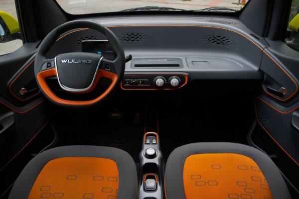 Jajal Mobil Listrik Wuling E100, Begini Impresinya!