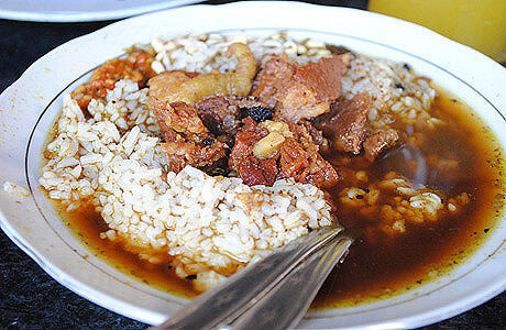 Bingung Mau Makan Apa Siang Ini? Ini Rekomendasi Nasi Rawon Mantul di Jakarta
