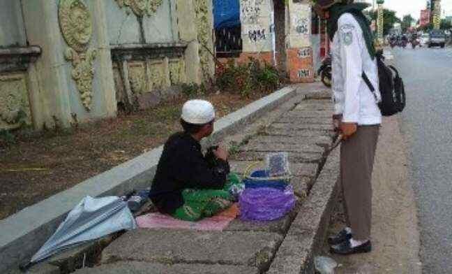 Dipromosikan Medsos, Dagangan Dua Anak Ini Jadi Laris Manis