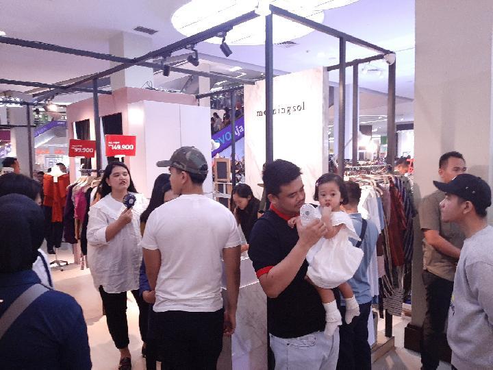Jokowi Ajak Keluarga Belanja, Kahiyang Ayu - Bobby Nasution Gerah