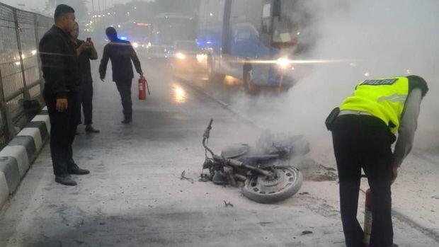 Motor Pengangkut Solar Terbakar di Depan RS Harapan Kita