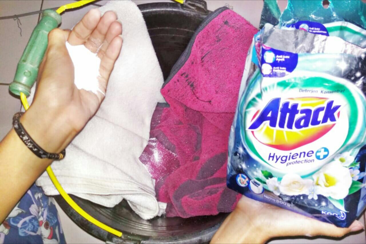 Sudah Dicuci Pakaian Malah Bau? Simak Penyebab &amp; Kiat Mencuci Bebas Bau!