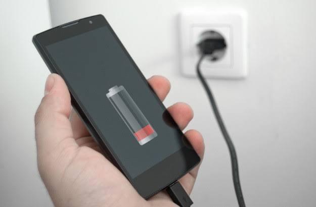 Tragis! inilah 2 Kasus Ledakan Handphone Karena Charging | Nomer 1, Ngeri Nih!