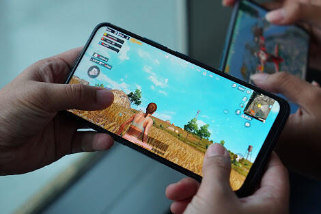 Game Nostalgia Dengan Handphone Kesayangan