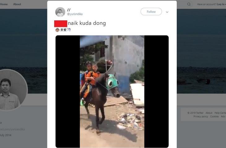 VIRAL! Video &quot;PENAMPAKAN&quot; 2 Bocah SD Boncengan Naik KUDA Ke Sekolah!