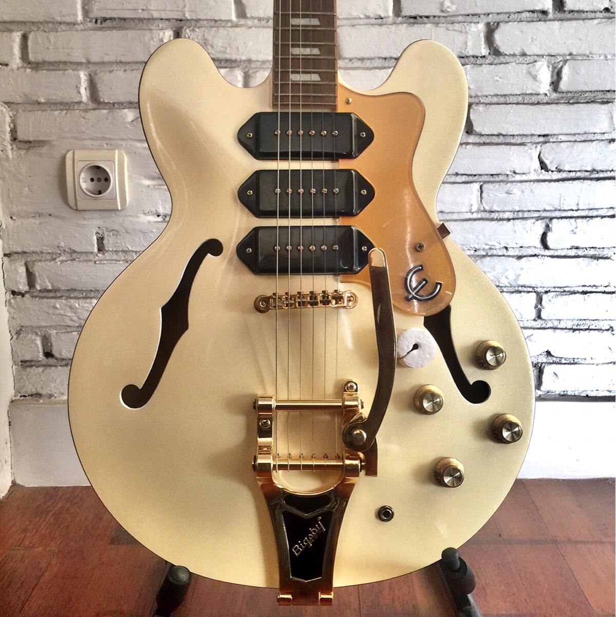 epiphone riviera p93 white