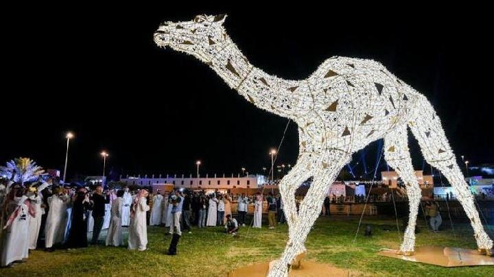 Festival Unta di Arab Saudi Tampilkan Patung Unta Raksasa