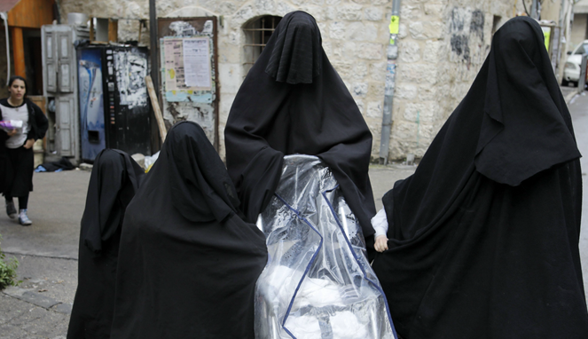 Mengenal Frumka, Hijab Syari Ala Kaum Yahudi yg Membuat Mereka Mirip Seorang Muslimah