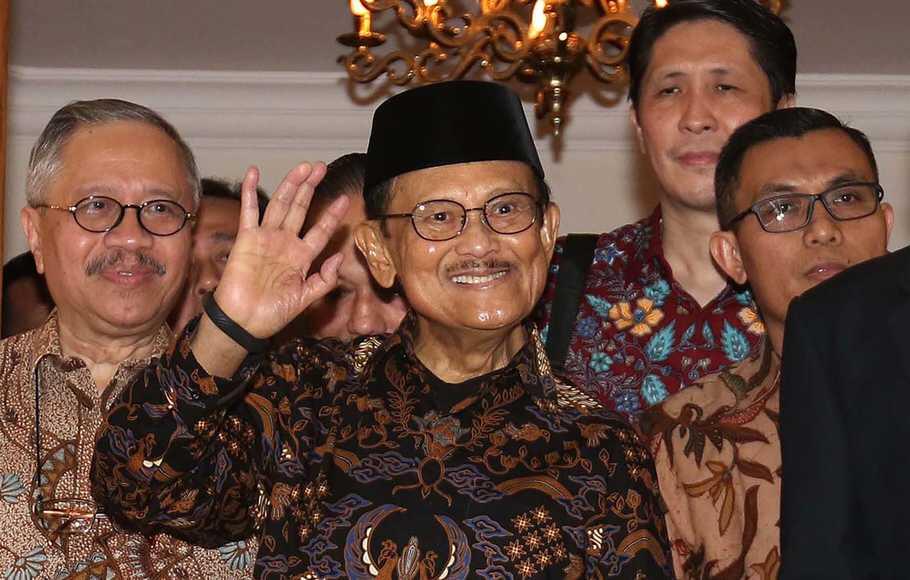 Habibie dan Jalan Pergulatan Demokrasi Indonesia