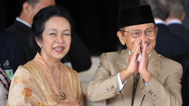 P. Habibie Dan Ibu Ainun, Satu Di Antara Banyak Kisah Cinta Sehidup Semati.