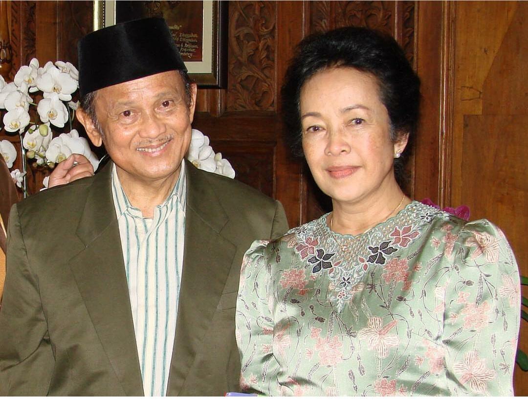 Cinta Sejati. Selamat jalan BJ. Habibie, Ainun sudah menunggumu.