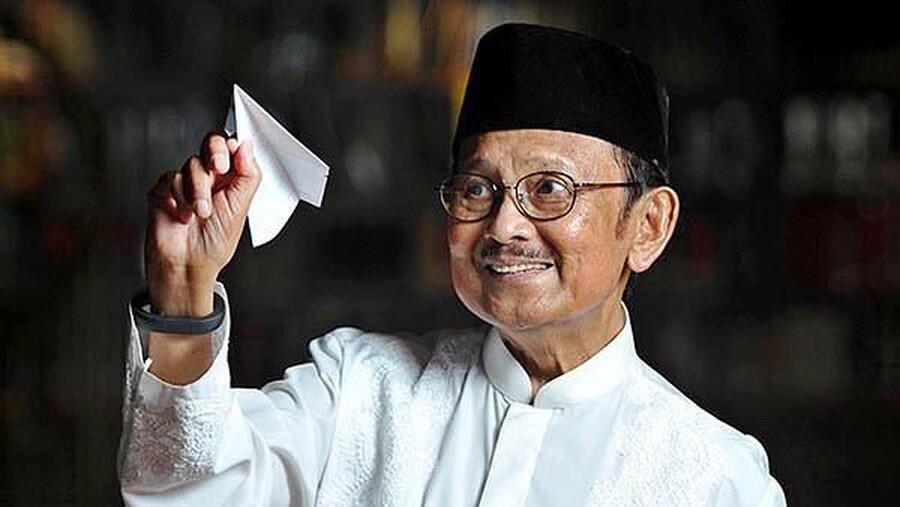 Mengenang B.J Habibie dan Kutipan-Kutipannya yang Menginspirasi Banyak Orang