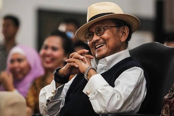 Kenapa Alm. Bapak BJ Habibie Harus Di Jadikan Seorang Panutan? Masuk Sini Gan!