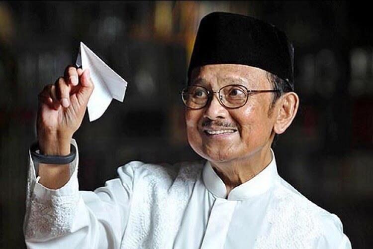 Kenapa Alm. Bapak BJ Habibie Harus Di Jadikan Seorang Panutan? Masuk Sini Gan!