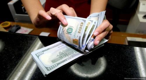 Bank Sentral Eropa Pangkas Suku Bunga, Dolar AS Lesu