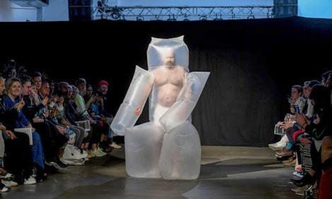 Level Dewa, Desain Fashion Dari Balon Ini Bikin Mikir Keras Gimana Cara Pakainya