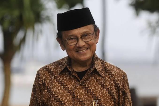 Beberapa Prestasi BJ Habibie Yang Membanggakan Negara Indonesia! 