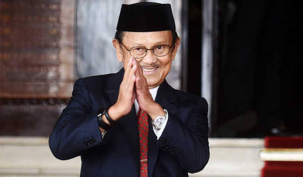 Beberapa Prestasi BJ Habibie Yang Membanggakan Negara Indonesia! 