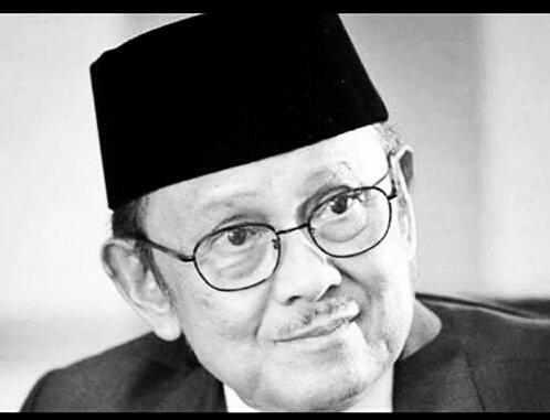 Bendera Setengah Tiang Untuk Habibie