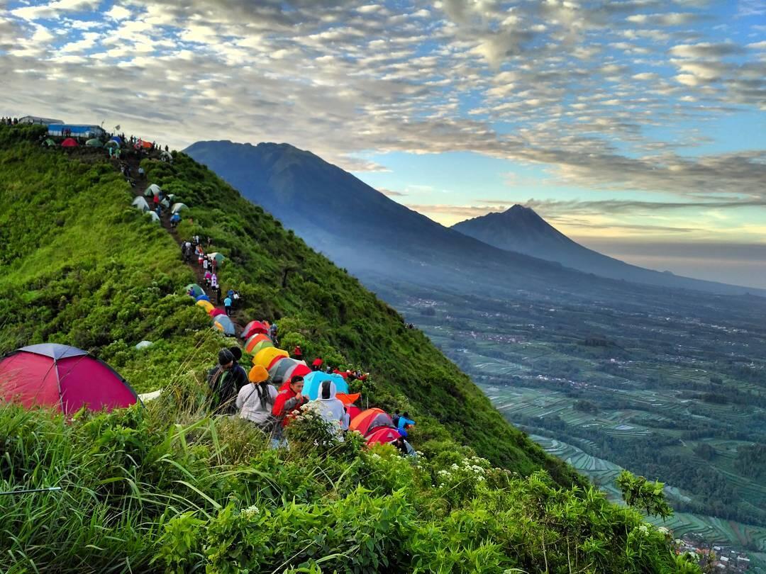 Gunung di Indonesia yang Cocok bagi Pendaki Pemula