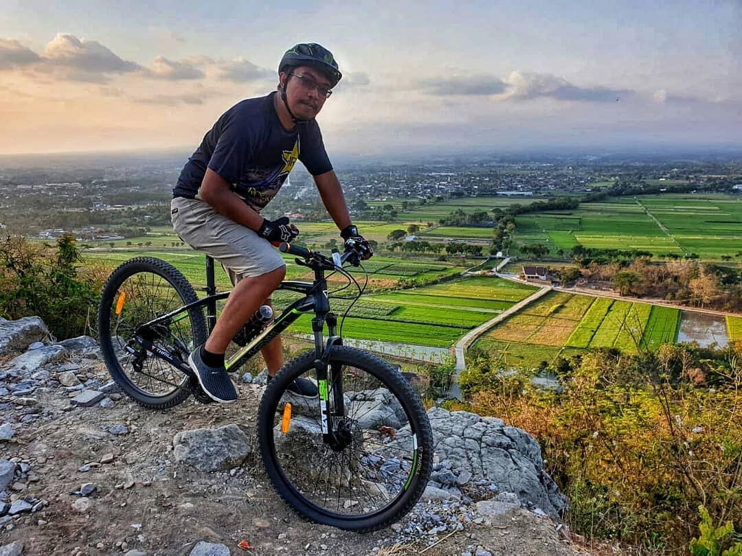 Gowes Sepeda ke Spot Riyadi Melihat Candi Prambanan dari sisi berbeda