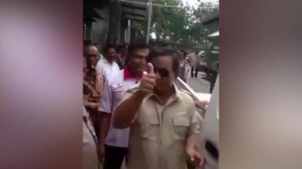 Setelah Jokowi, Giliran Prabowo Jajal Esemka, Acungkan Jempol