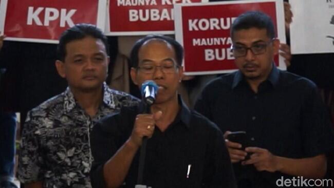Guru Besar UGM Buatkan Puisi Untuk Jokowi