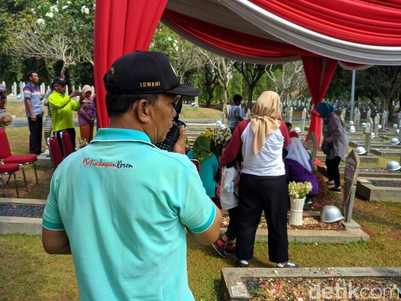 Satpam Kini Siaga, Imbau Peziarah Tak Selfie di Makam BJ Habibie