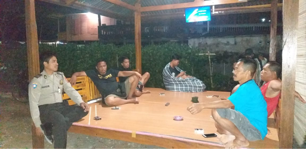 Bhabinkamtibmas Bripka Baharuddin Himbau Warga Binaanya Akan Bahaya Narkoba