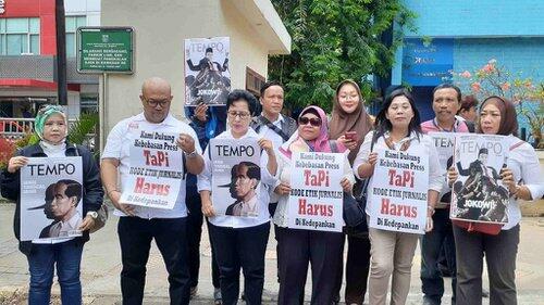 'Jokowi Mania' Adukan Majalah Tempo ke Dewan Pers