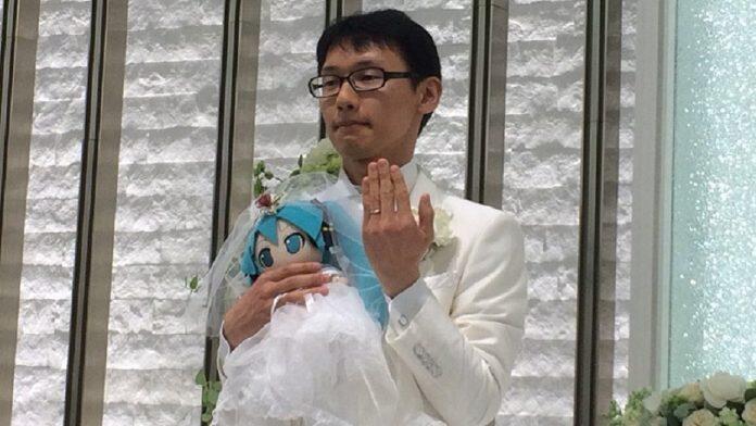 Wibu Sinting!, Akihiko yang Memilih Menikah dengan Anime.