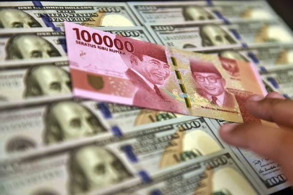 Rupiah Diprediksi Masih pada Kisaran 13.000-an Senin Ini