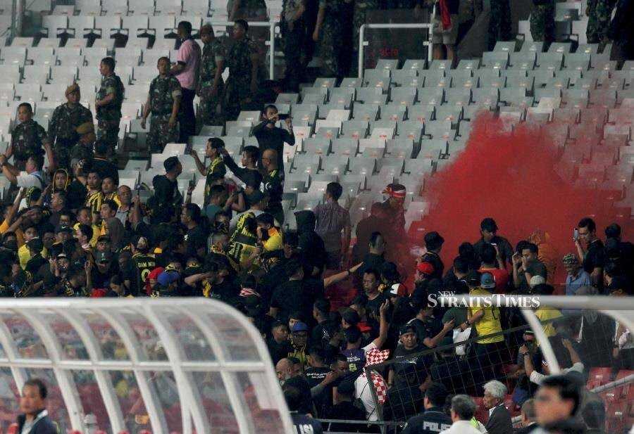 Mencetak Generasi Masa Depan yang Tak Berpendidikan dan Penyakitan!