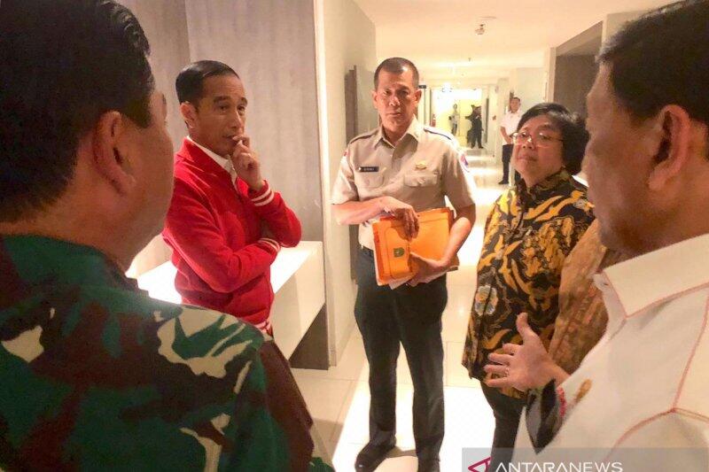 Jokowi Awali Pagi di Pekanbaru dengan Salat Minta Hujan