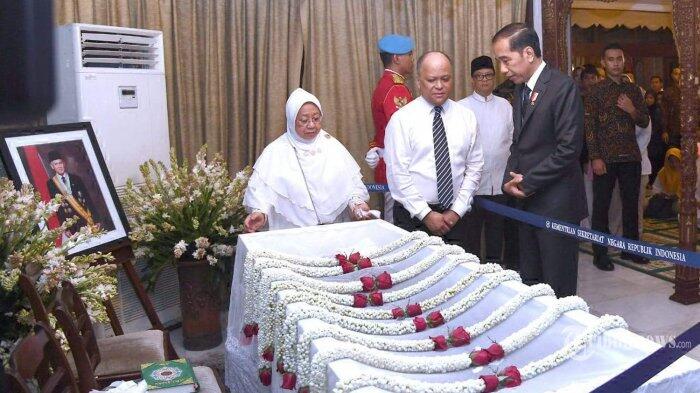 Pria Romantis Itu Adalah Bapak BJ Habibie