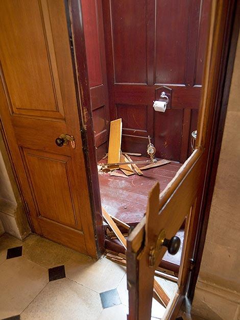 Astaga, Toilet Emas Senilai 1 Juta Dollar, Berhasil Di Curi Dari Istana Inggris!