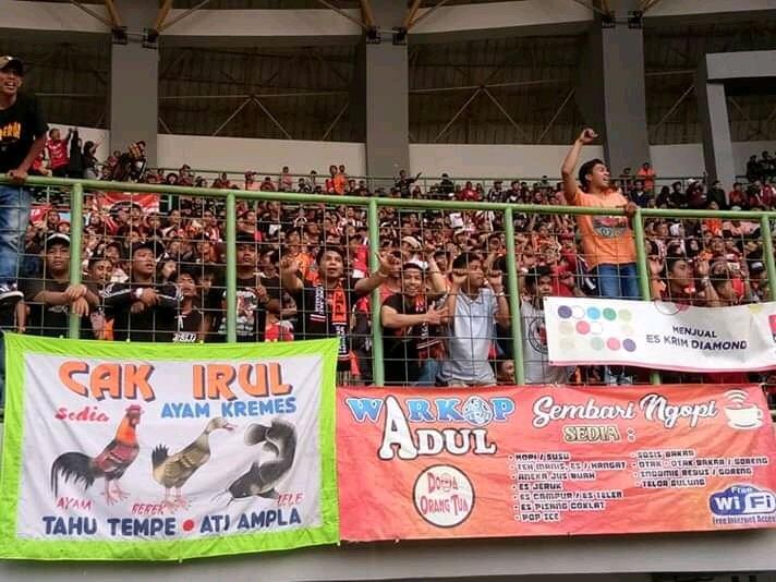 PERSIJA VS BALI UNITED, APAKAH AKAN RAMAI DENGAN SPANDUK 'Obat Kuat'?