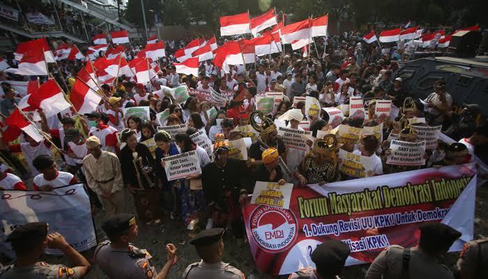KPK Itu Kuat, Tidak Akan Lemah Atau Mati Hanya Karena Revisi UU KPK !