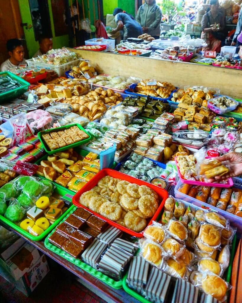 6 Pasar Tradisional Tempat Berburu Jajanan Pasar