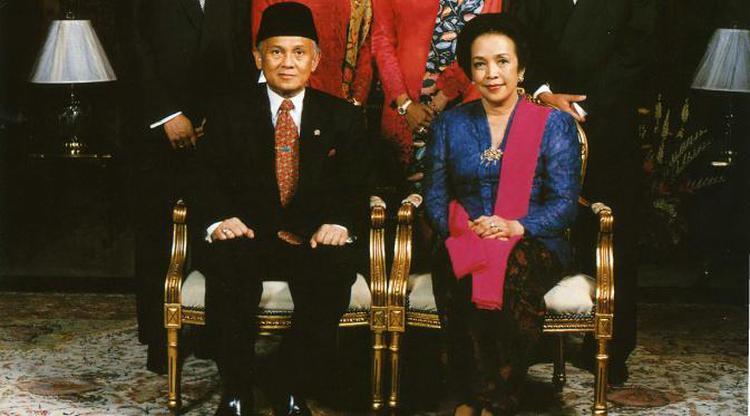 Sisi Romantis Eyang Habibie yang Bikin Kita Meleleh. Penasaran? Ada di Sini