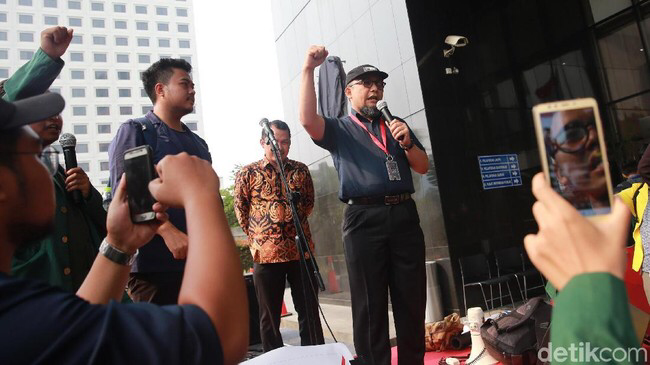 UU KPK Wajibkan Penyidik Sehat Jasmani, Bagaimana Nasib Novel Baswedan?