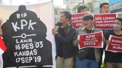 KPK Riwayatmu Kini, Seperti Cicak Yang Disuntik Mati