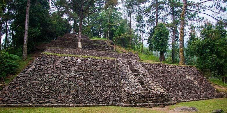 Kisah Mistis Di Gunung Lawu