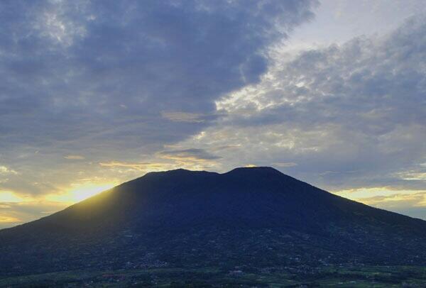 &#91;Kisah Nyata&#93; Misteri Hitungan Ganjil Di Gunung Marapi