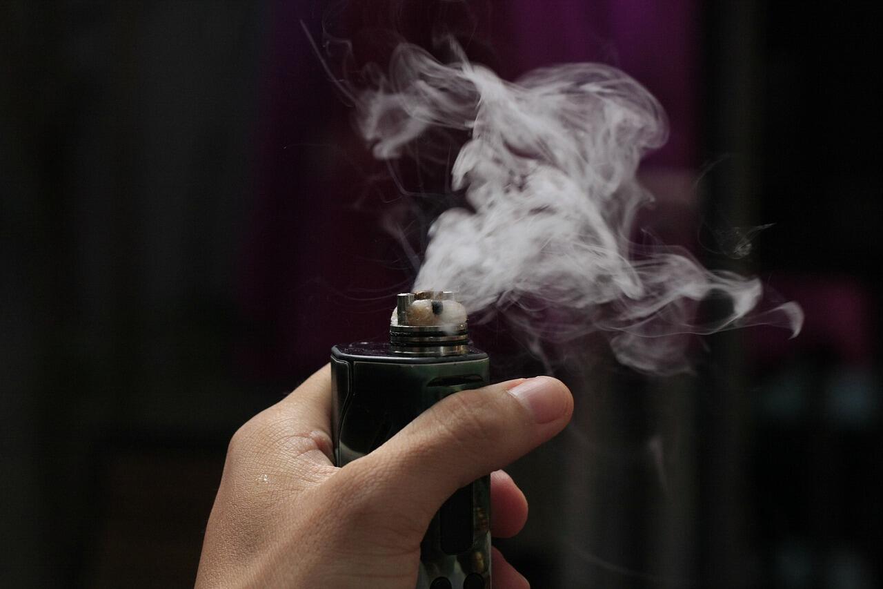 Menurut Kamu Rokok Dan Vape Berbahaya Atau Tidak? Menurut Saya, Silahkan Di Baca!