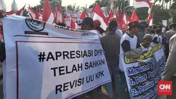 Bermodal Spanduk, Amplop, &amp; Nasi Kotak Kudukung Revisi UU KPK