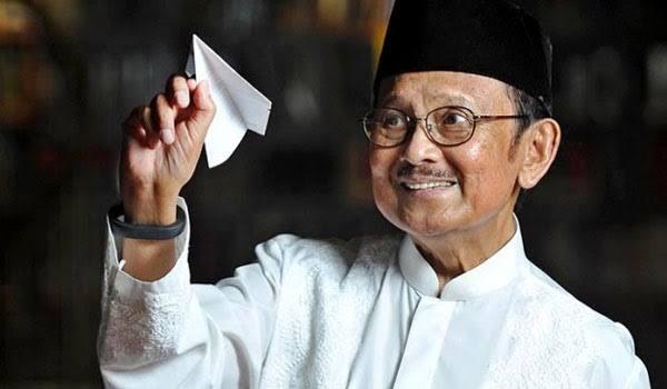 BJ Habibie. Panutan Saya Sebagai Seorang Suami Dalam Berkeluarga