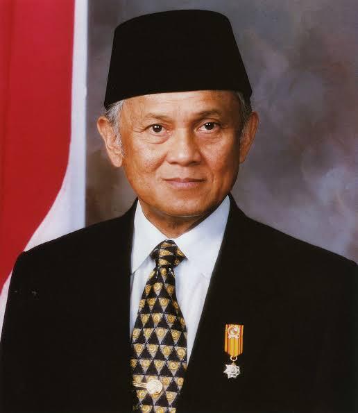BJ Habibie. Panutan Saya Sebagai Seorang Suami Dalam Berkeluarga