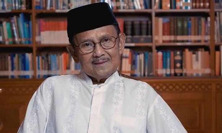 BJ Habibie. Panutan Saya Sebagai Seorang Suami Dalam Berkeluarga
